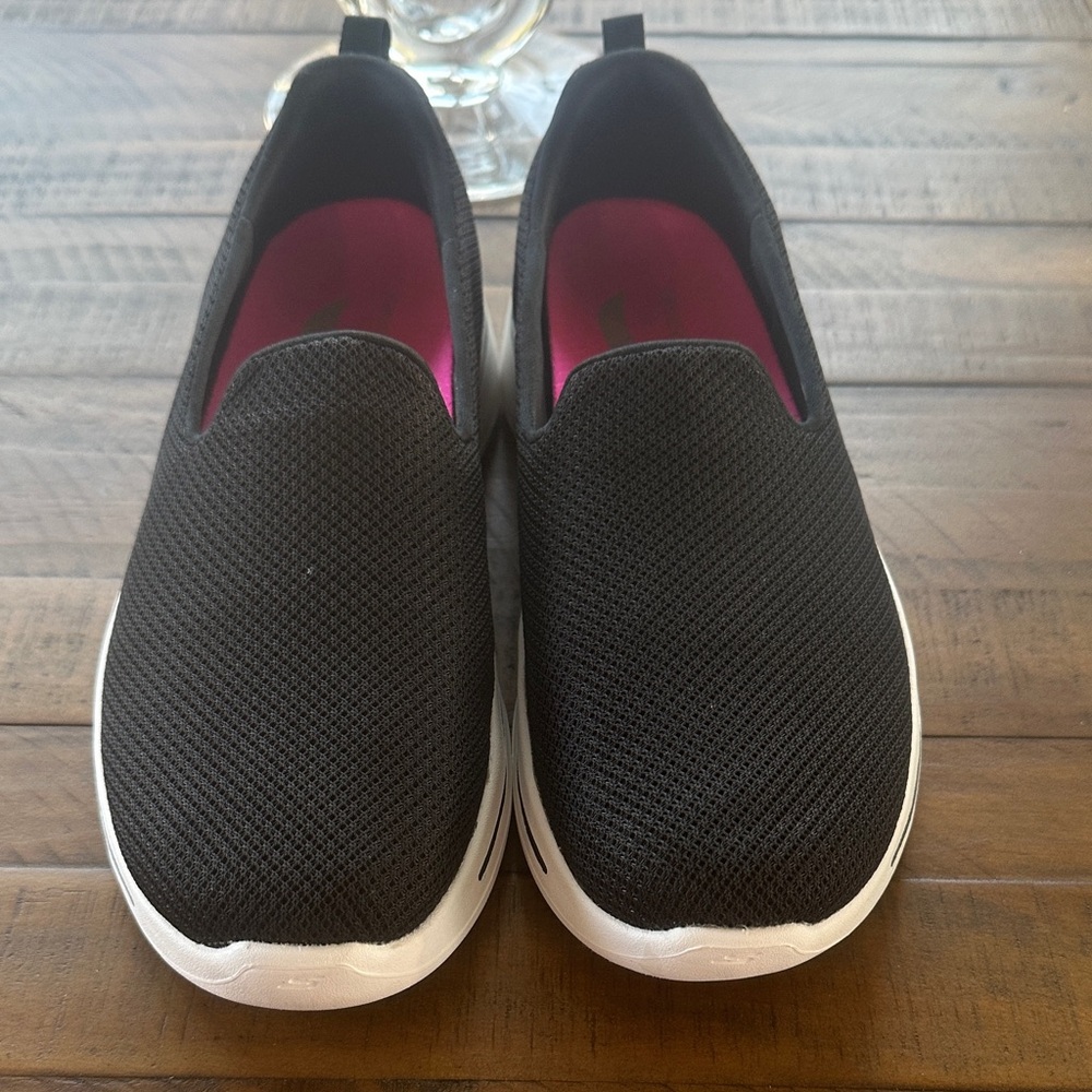 Skechers Arch Fit Women's Black Slip-On Sneakers with Pink Insole 8.5 - Picture 3 of 5